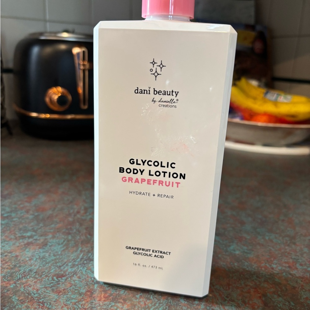 Glycolic Grapefruit Body Lotion — Hydrate & Repair (Pink)